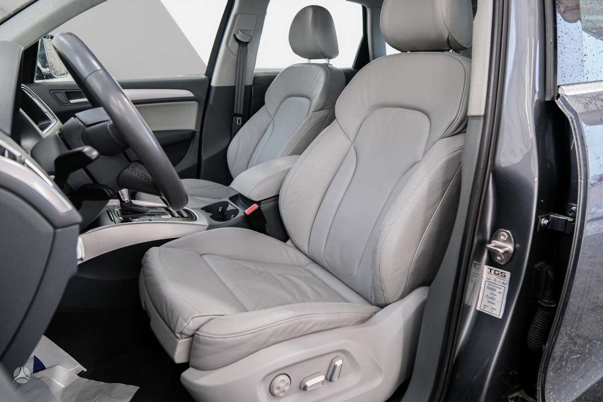 Audi Q5, 2.0 l., off-road / crossover
