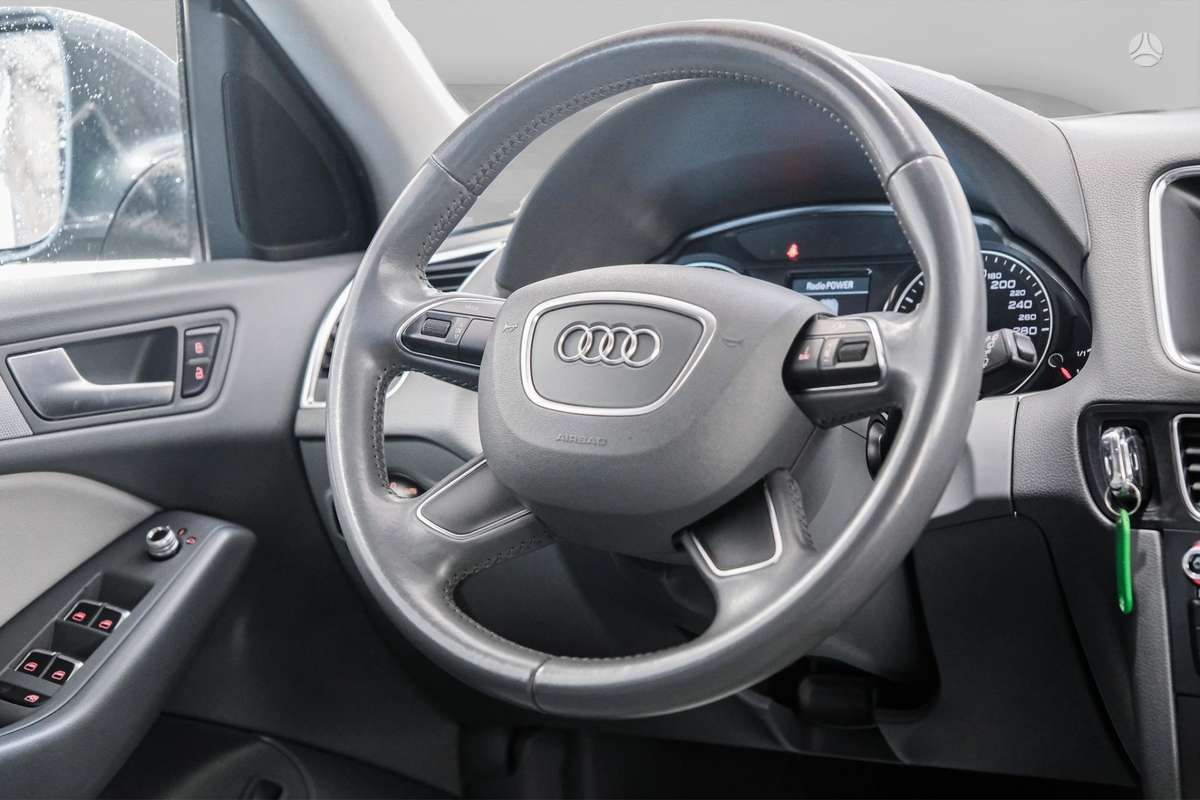 Audi Q5, 2.0 l., off-road / crossover