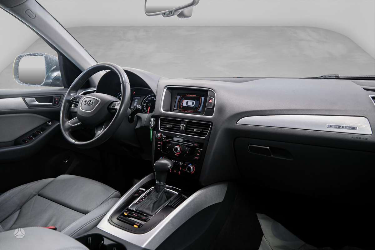 Audi Q5, 2.0 l., off-road / crossover