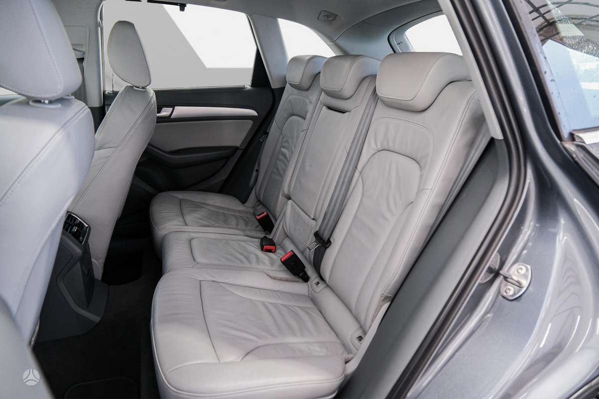 Audi Q5, 2.0 l., off-road / crossover