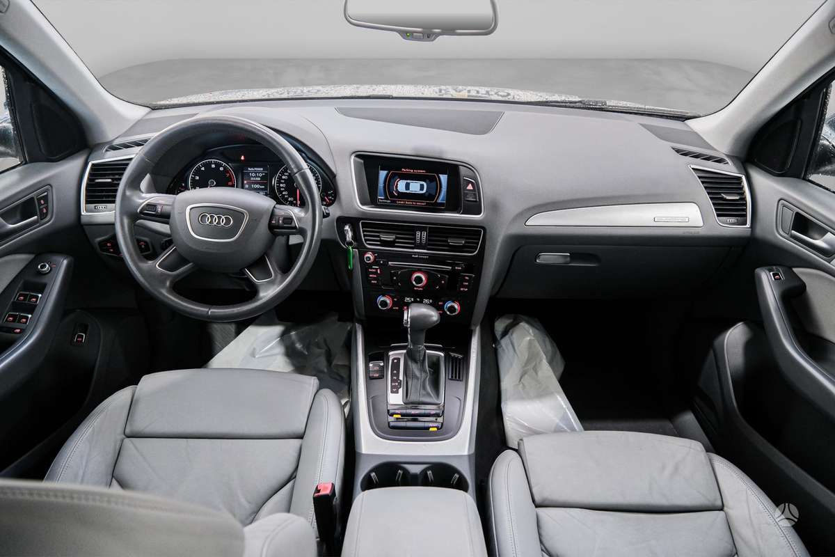 Audi Q5, 2.0 l., off-road / crossover