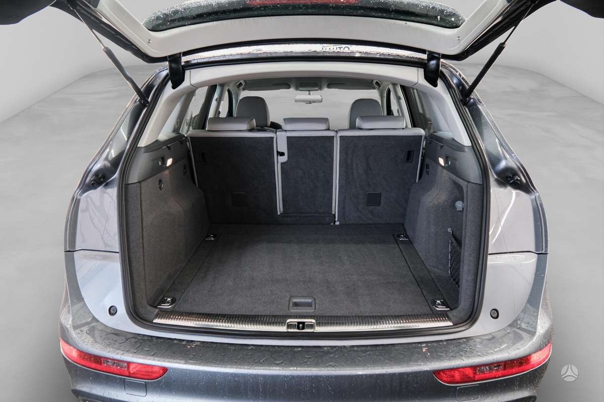 Audi Q5, 2.0 l., off-road / crossover