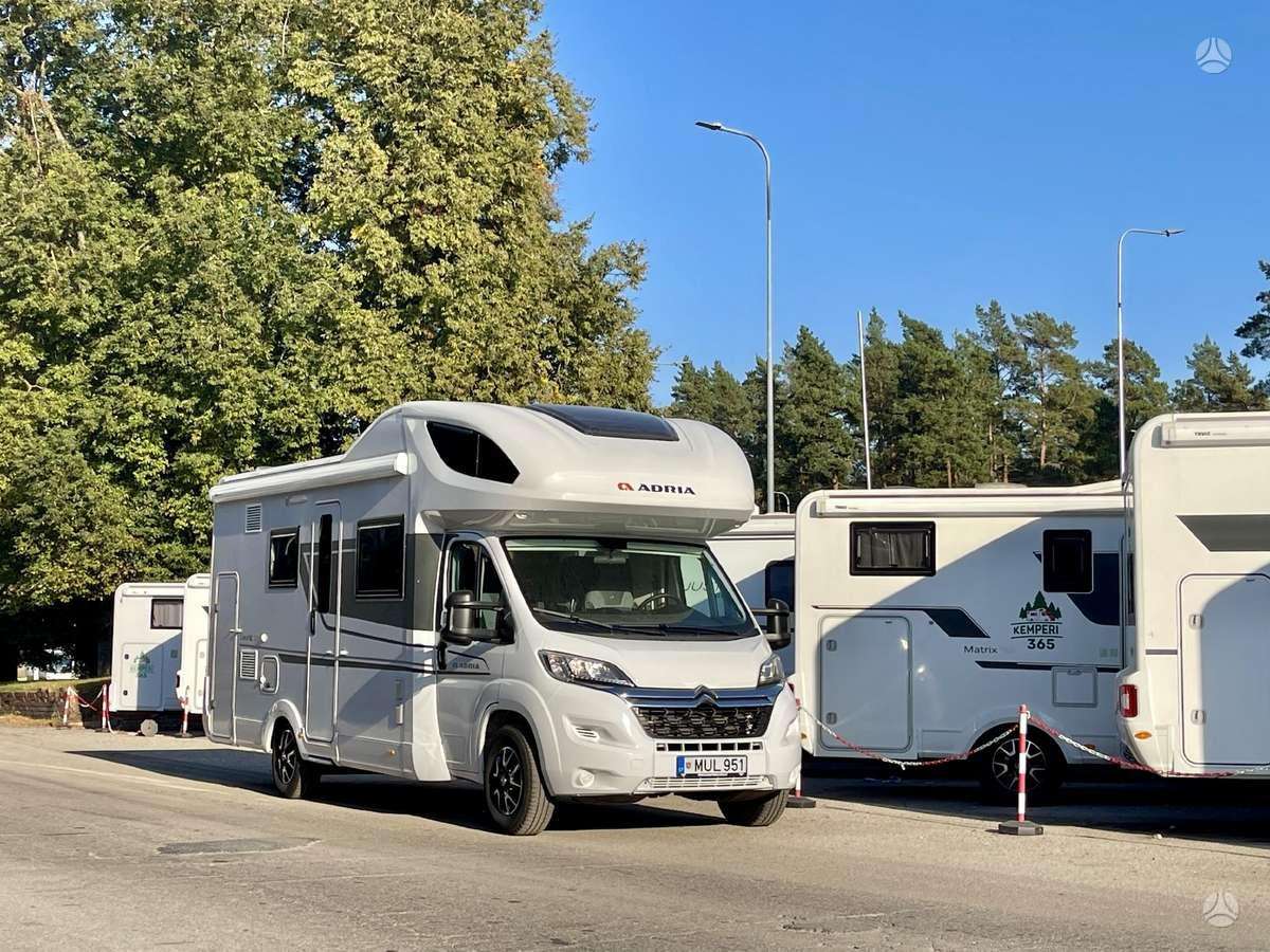 Adria Coral XL 650 DK, campers