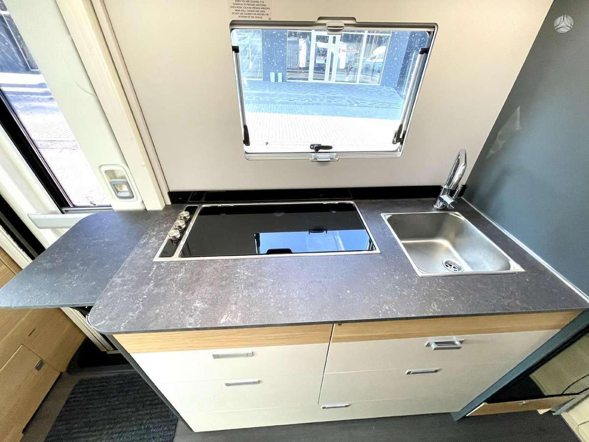 Adria Coral XL 650 DK, campers