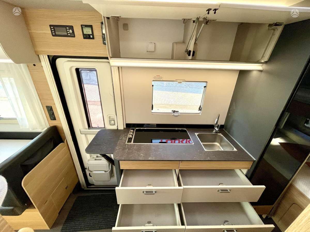 Adria Coral XL 650 DK, campers