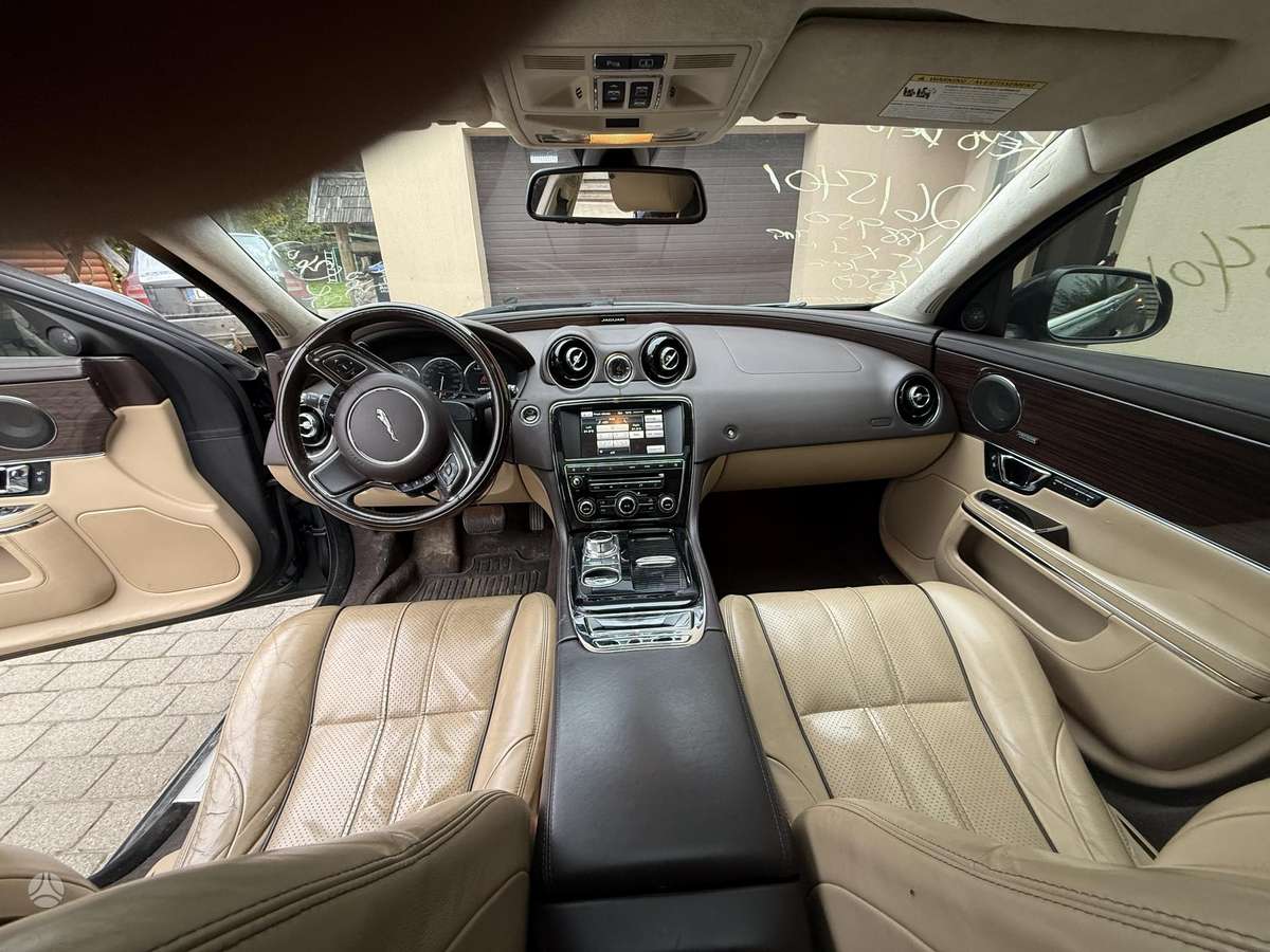 Jaguar XJ, 3.0 l., Седан