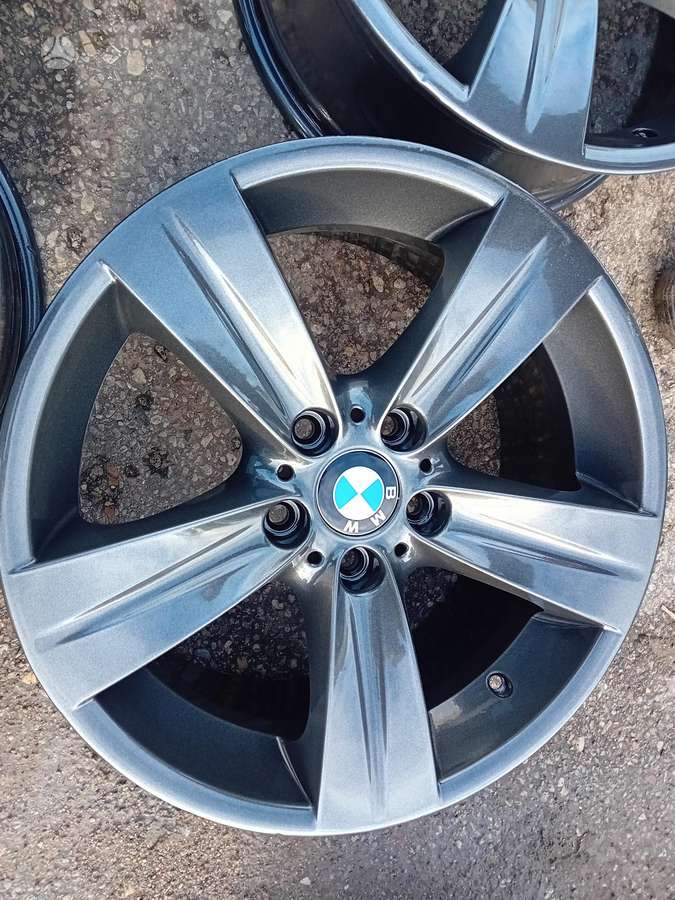 BMW, lengvojo lydinio, R18