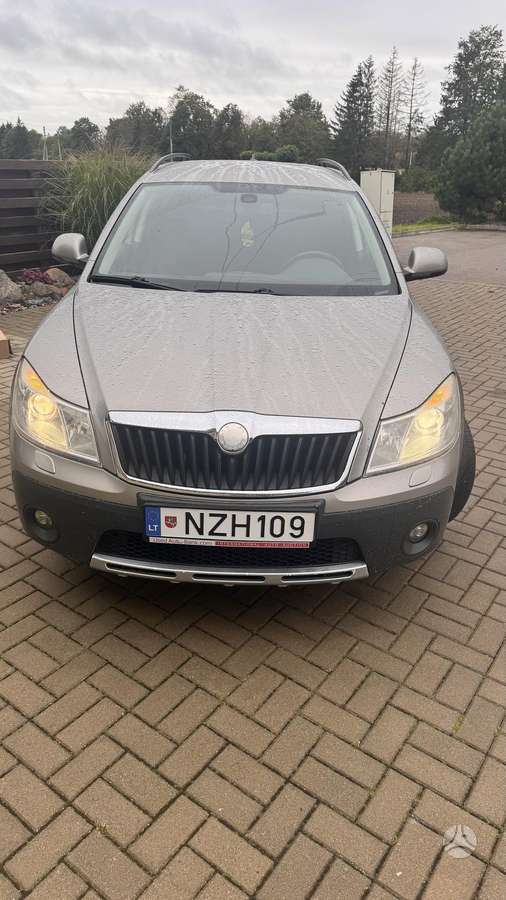Skoda Octavia 2010 — interior