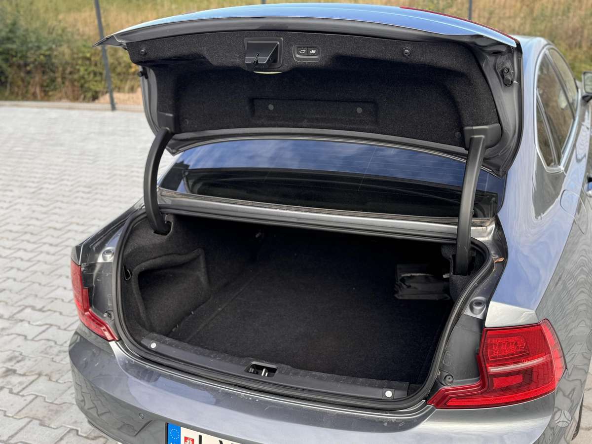 Volvo S90, 2.0 l., Седан