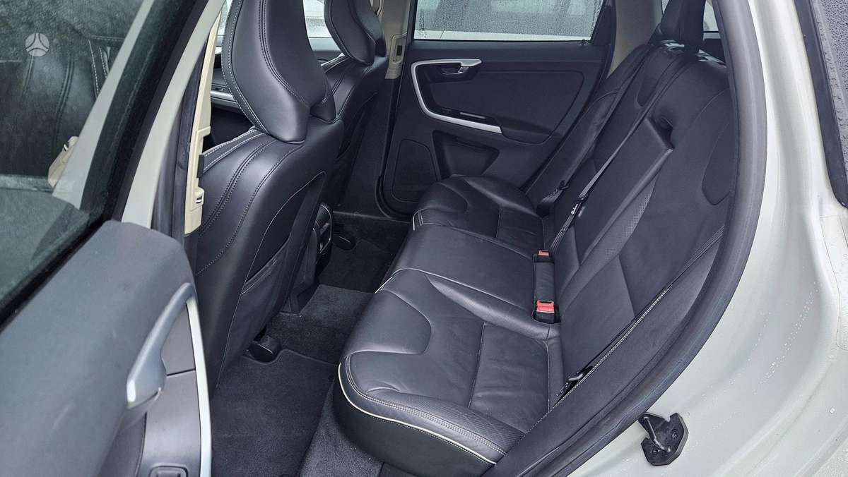 Volvo XC60, 2.0 l., off-road / crossover
