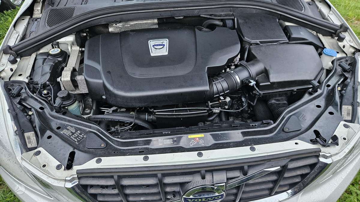 Volvo XC60, 2.0 l., off-road / crossover
