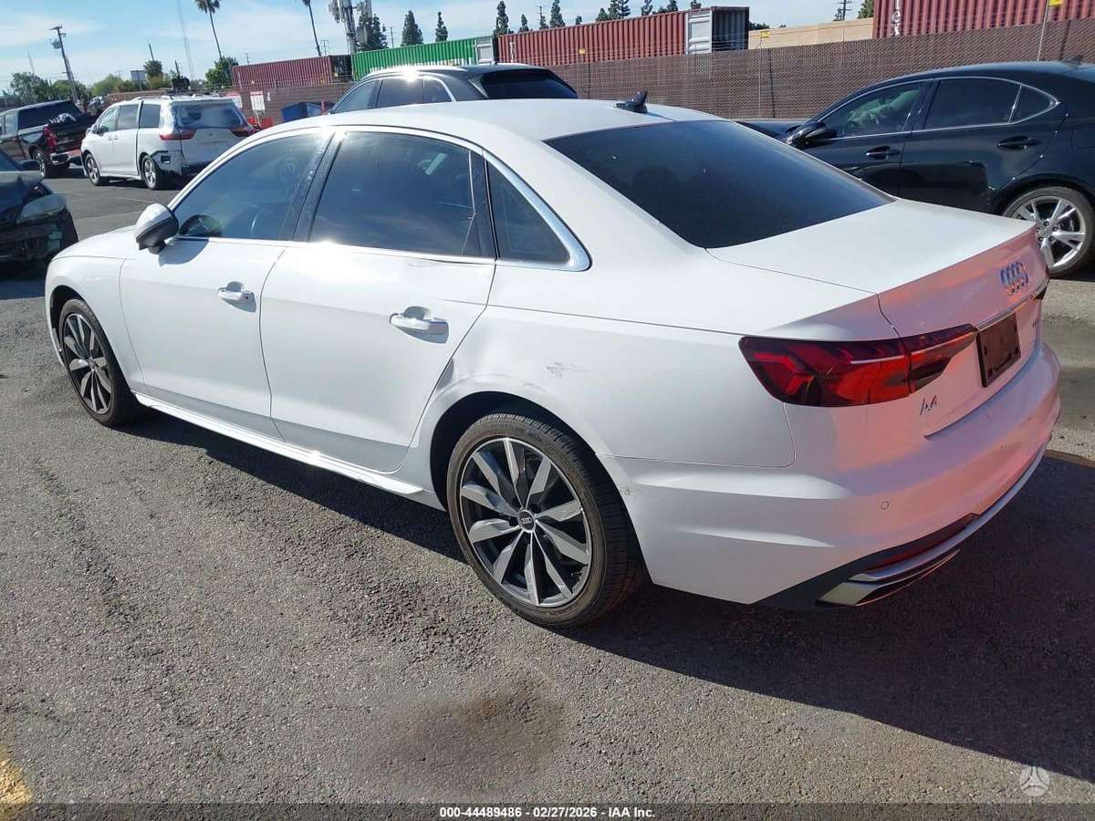 Audi A4, 2.0 l., Седан