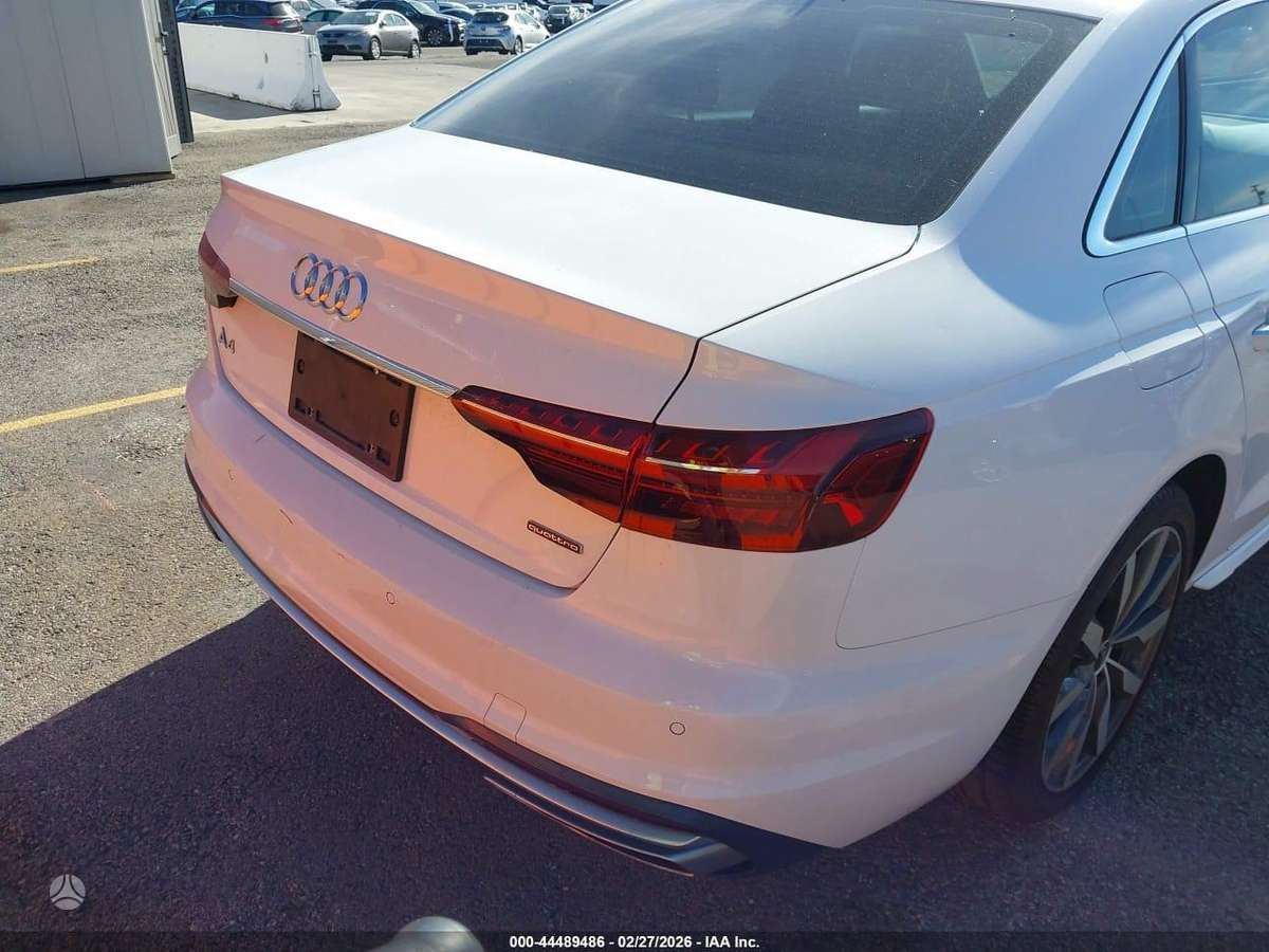 Audi A4, 2.0 l., Седан