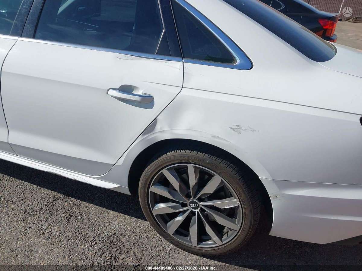 Audi A4, 2.0 l., Седан