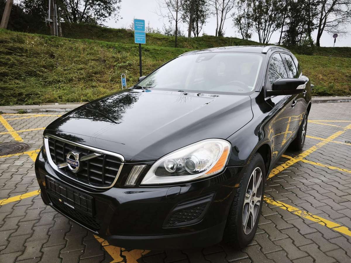 Volvo XC60, 2.4 l., off-road / crossover