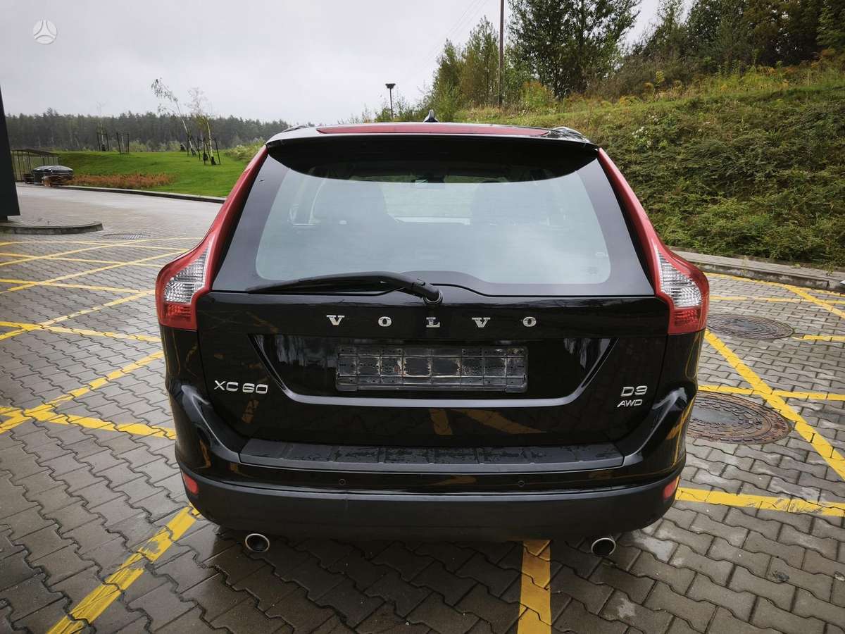 Volvo XC60, 2.4 l., off-road / crossover
