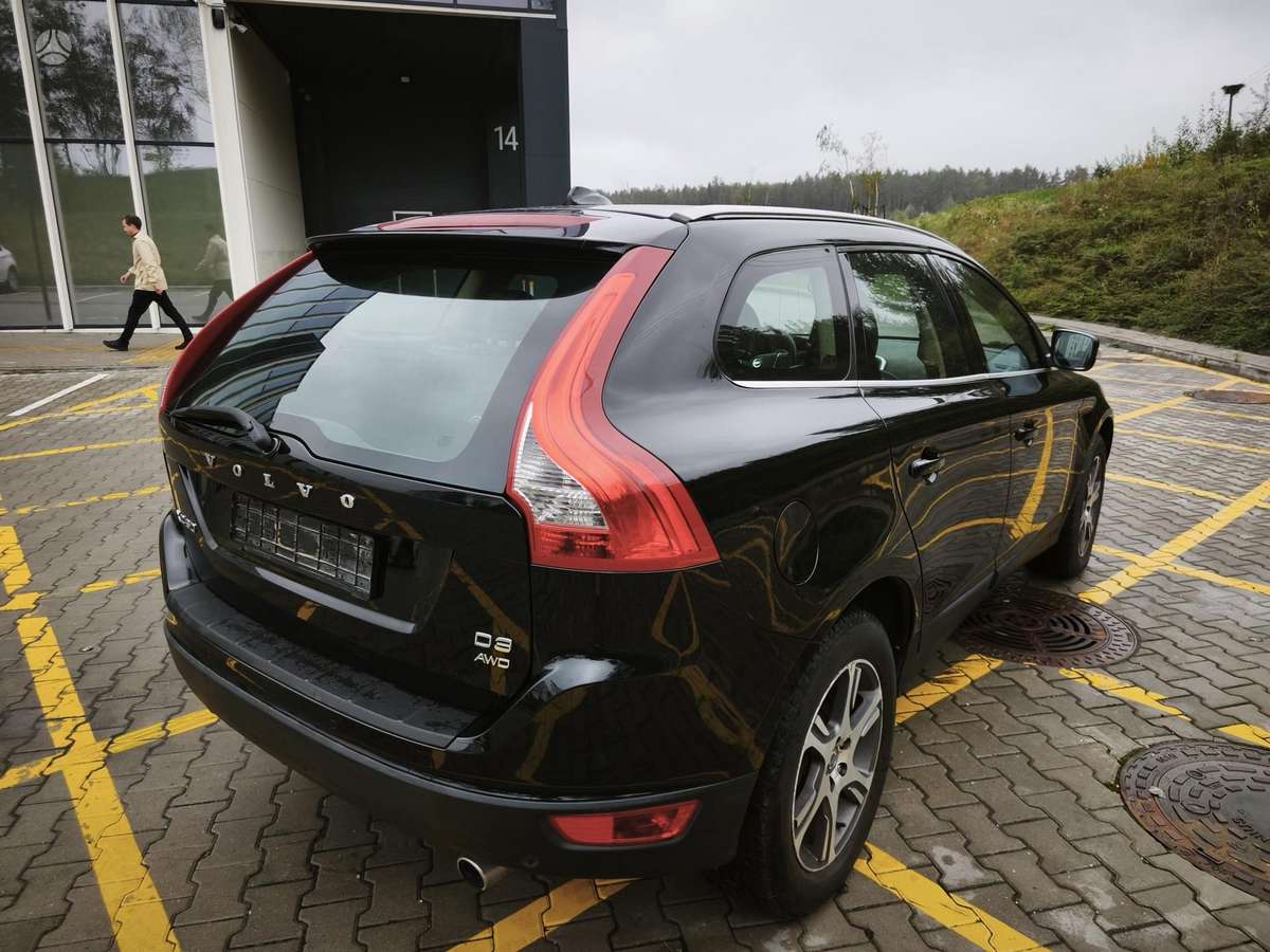 Volvo XC60, 2.4 l., off-road / crossover