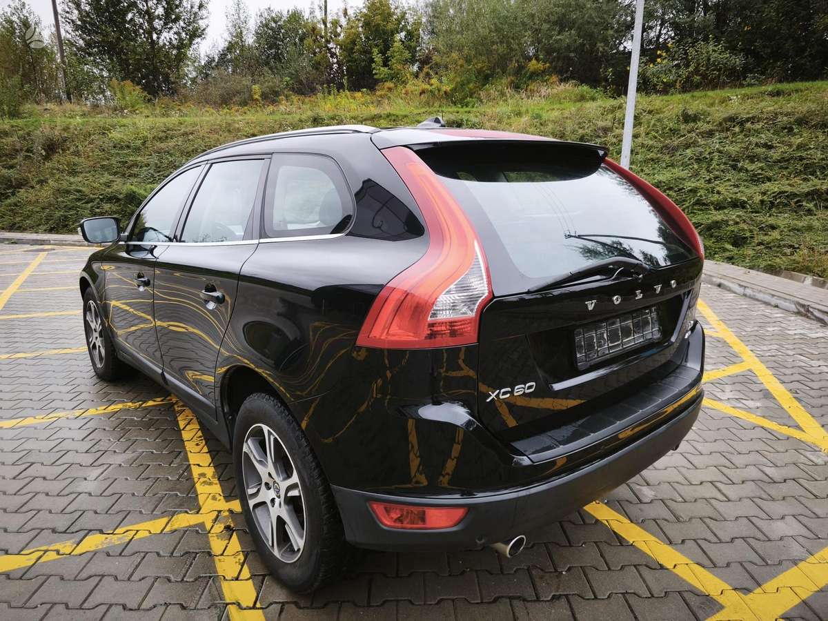 Volvo XC60, 2.4 l., off-road / crossover