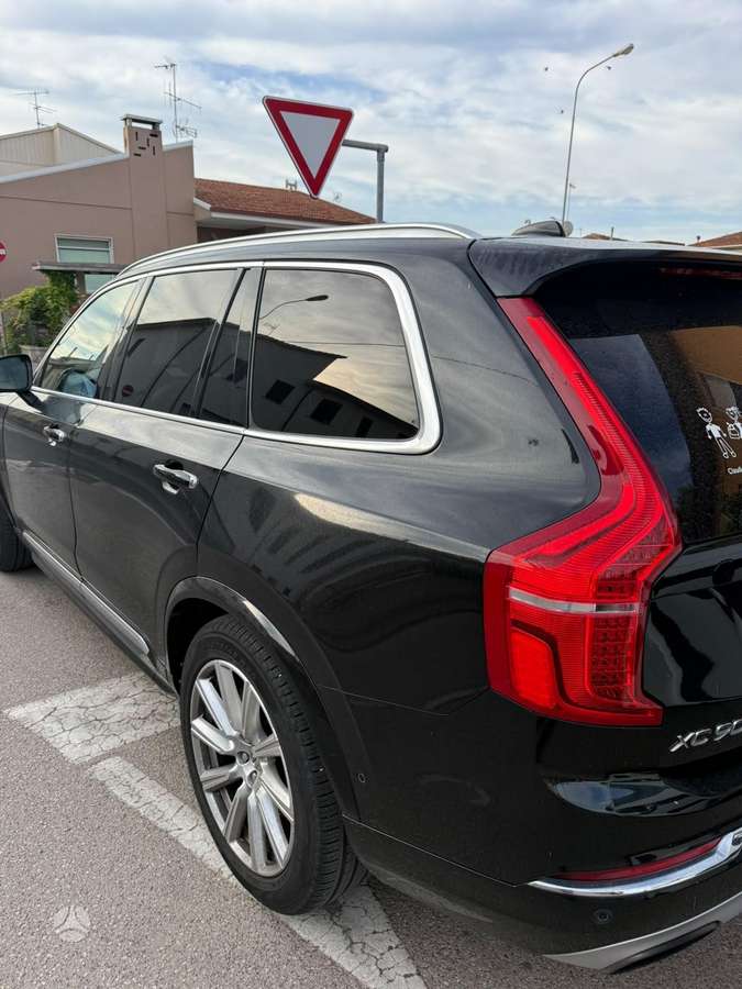 Volvo XC60, 2.4 l., off-road / crossover