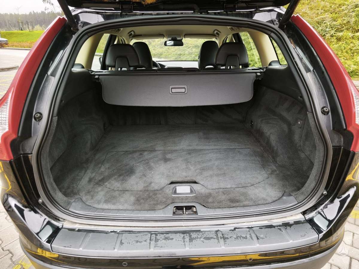 Volvo XC60, 2.4 l., off-road / crossover