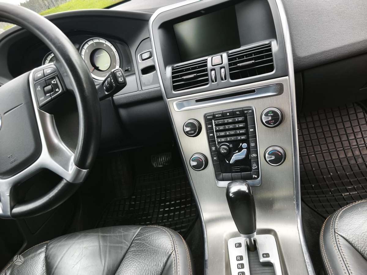 Volvo XC60, 2.4 l., off-road / crossover