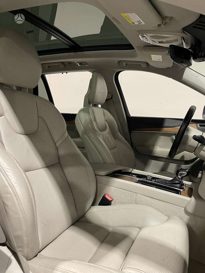 Volvo XC90, 2.0 l., off-road / crossover