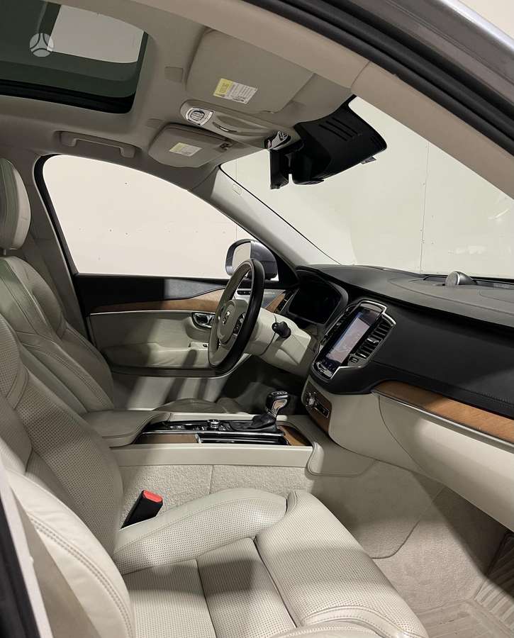 Volvo XC90, 2.0 l., off-road / crossover