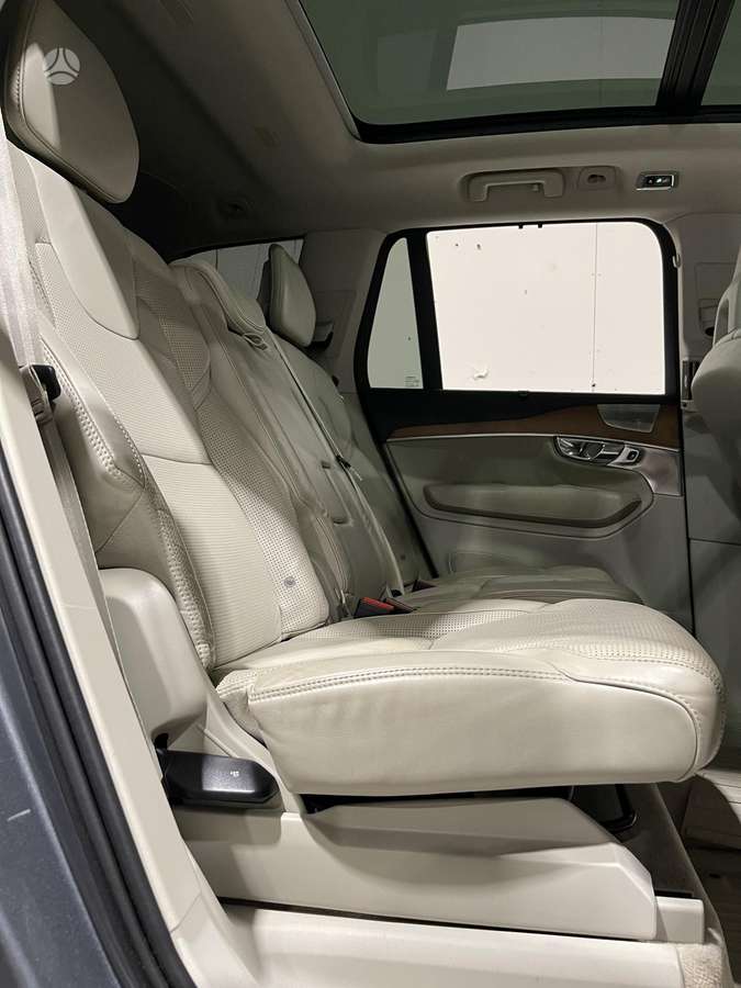 Volvo XC90, 2.0 l., off-road / crossover