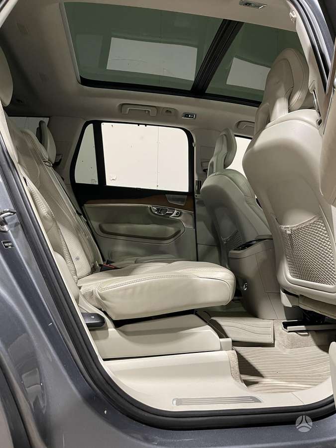 Volvo XC90, 2.0 l., off-road / crossover
