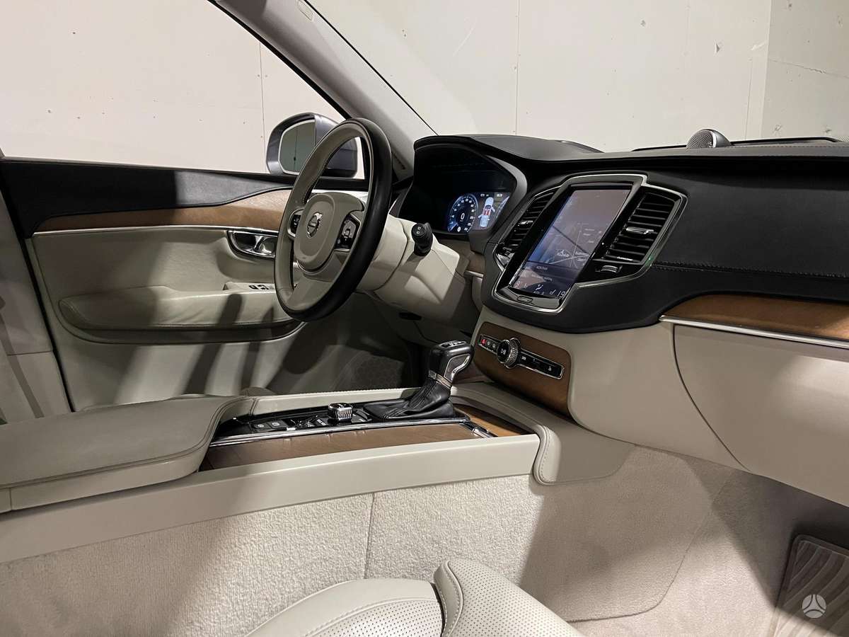 Volvo XC90, 2.0 l., off-road / crossover
