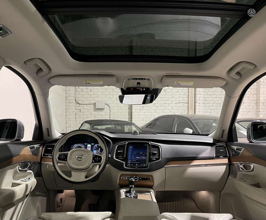 Volvo XC90, 2.0 l., off-road / crossover