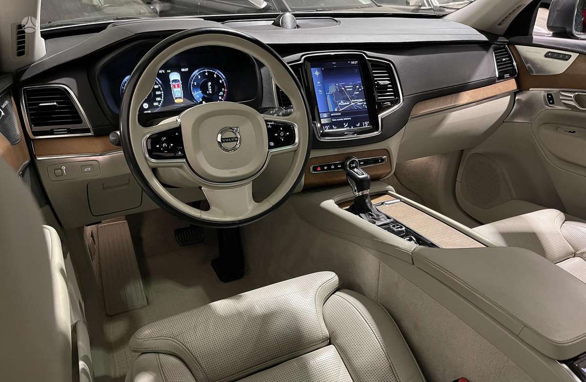 Volvo XC90, 2.0 l., off-road / crossover