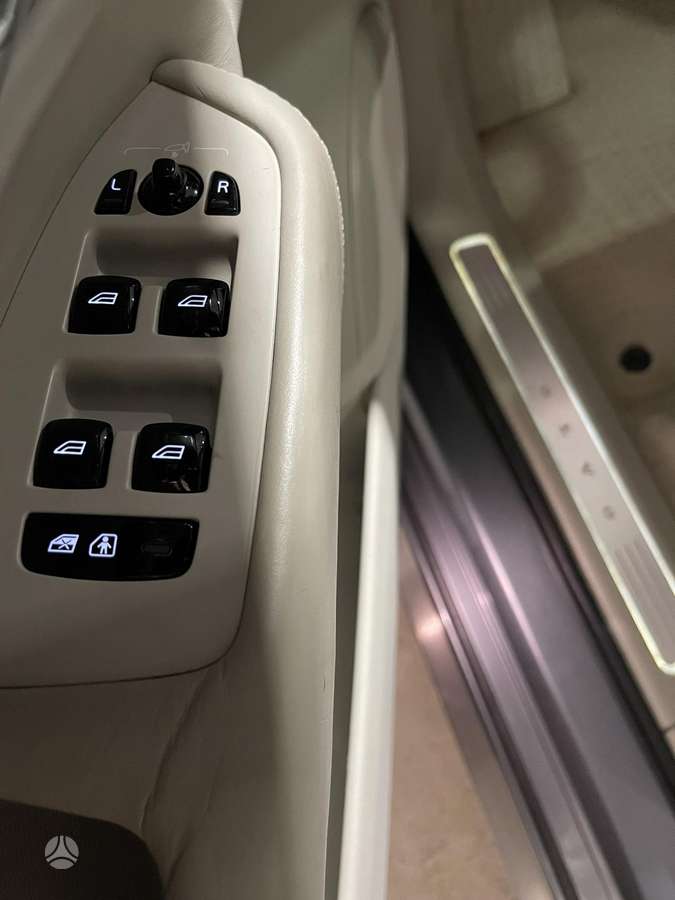 Volvo XC90, 2.0 l., off-road / crossover