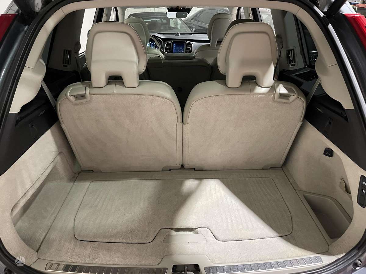 Volvo XC90, 2.0 l., off-road / crossover
