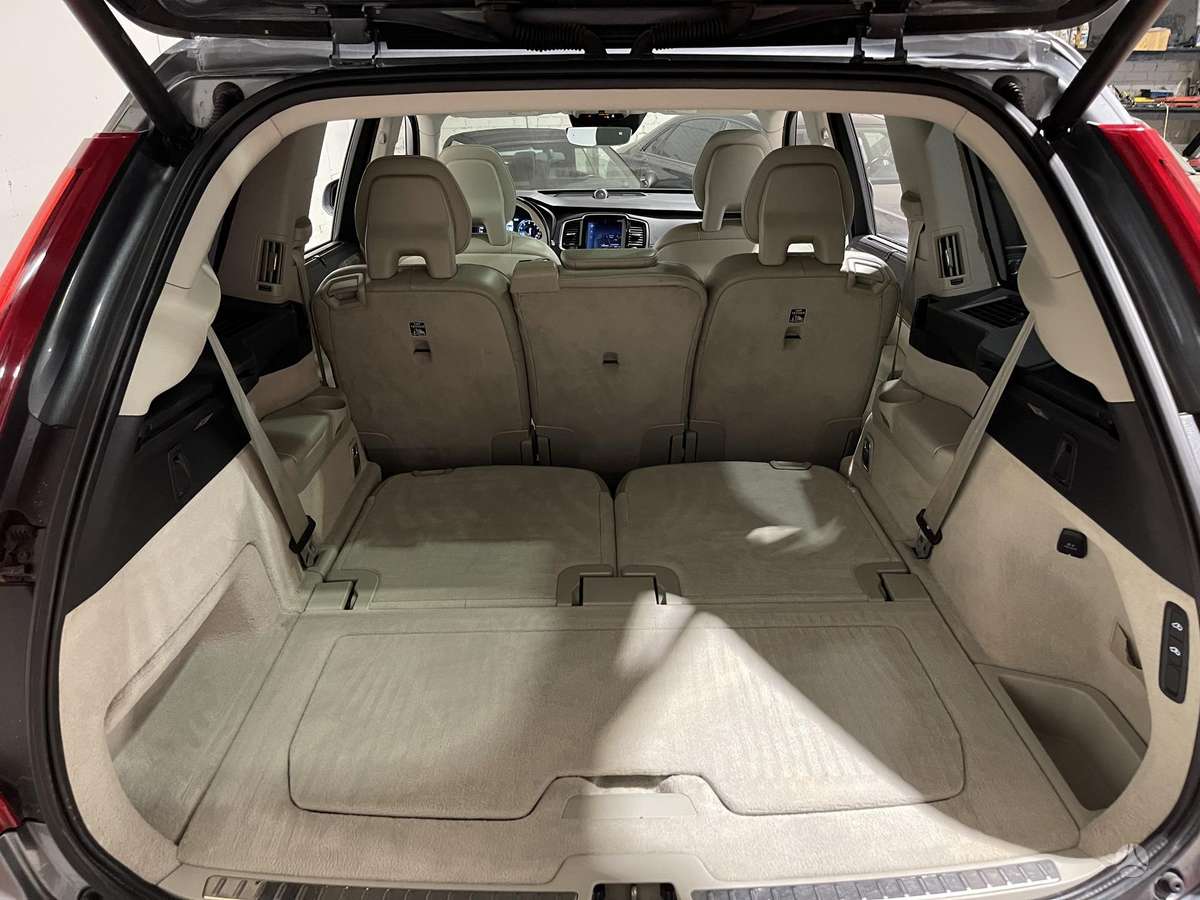 Volvo XC90, 2.0 l., off-road / crossover