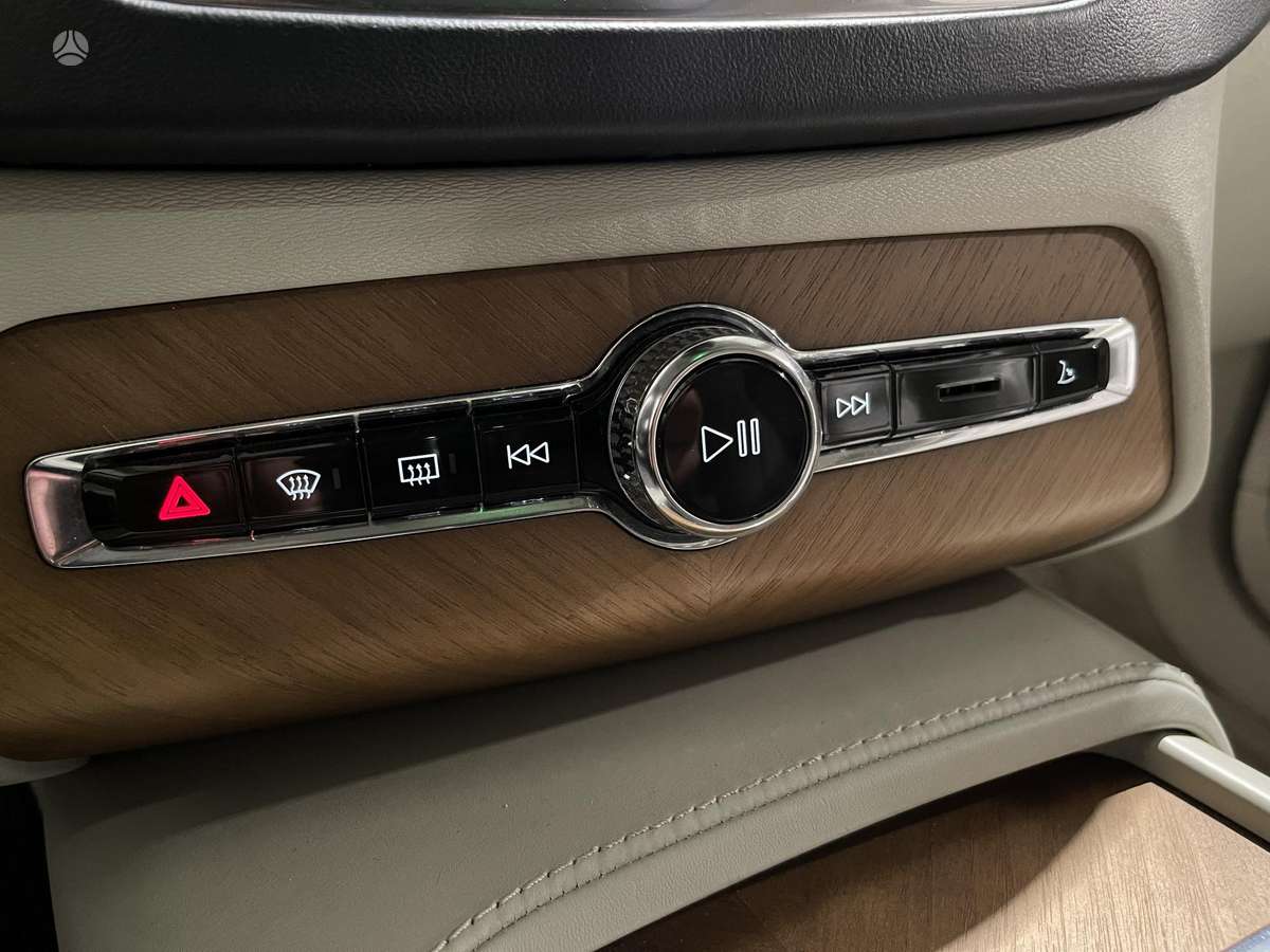 Volvo XC90, 2.0 l., off-road / crossover