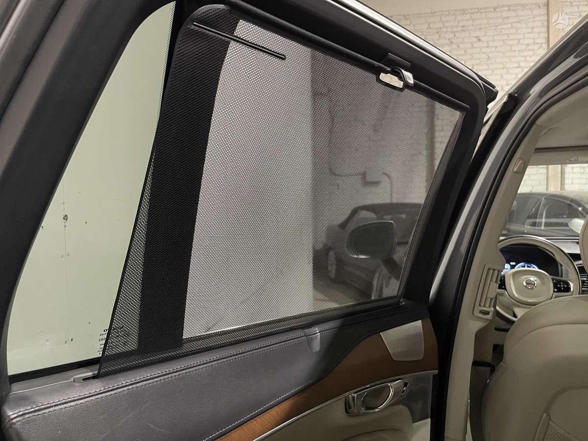 Volvo XC90, 2.0 l., off-road / crossover