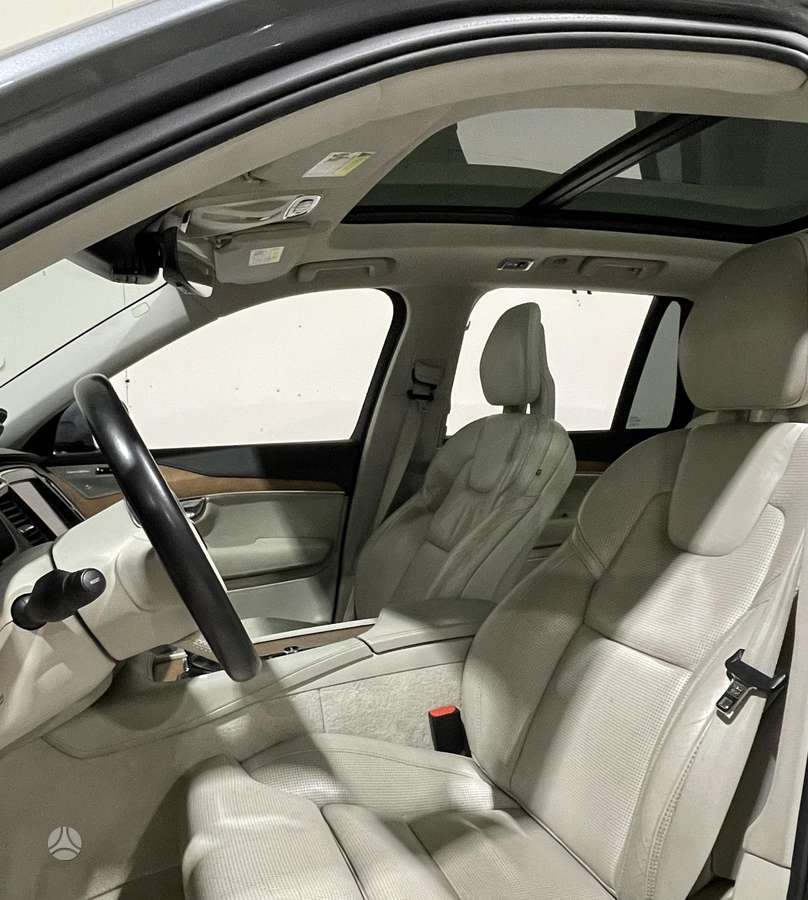 Volvo XC90, 2.0 l., off-road / crossover