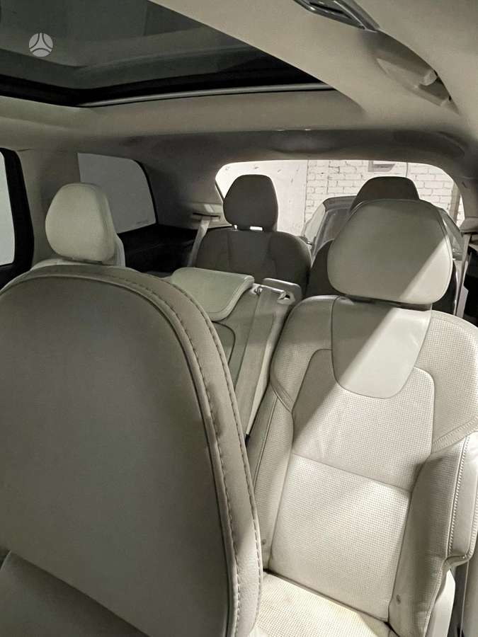 Volvo XC90, 2.0 l., off-road / crossover