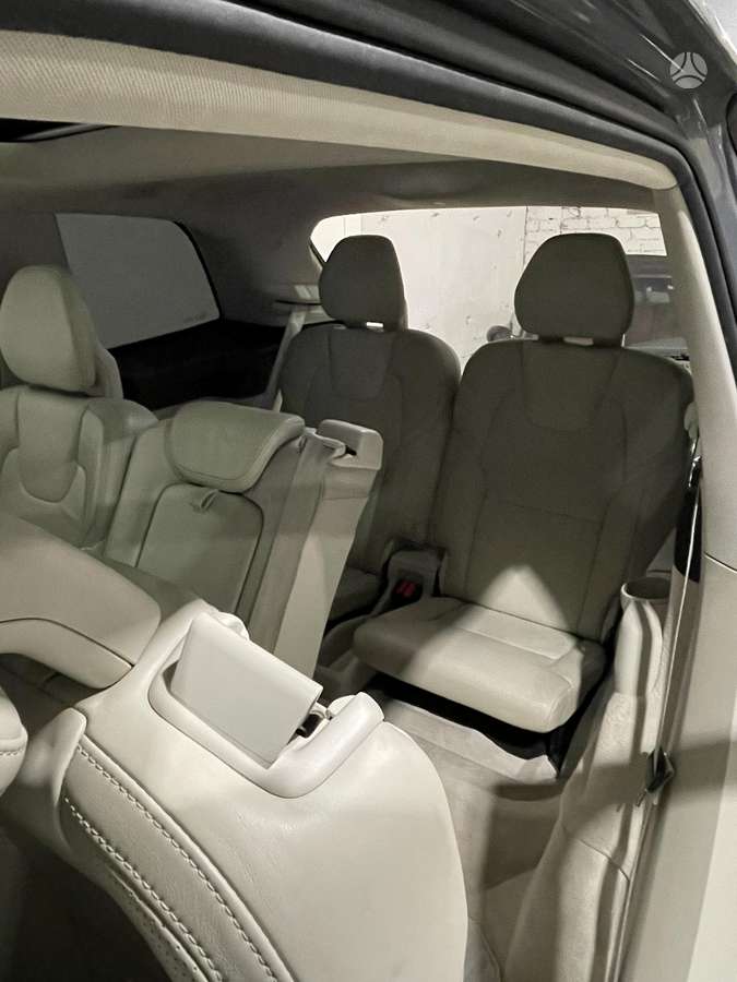 Volvo XC90, 2.0 l., off-road / crossover