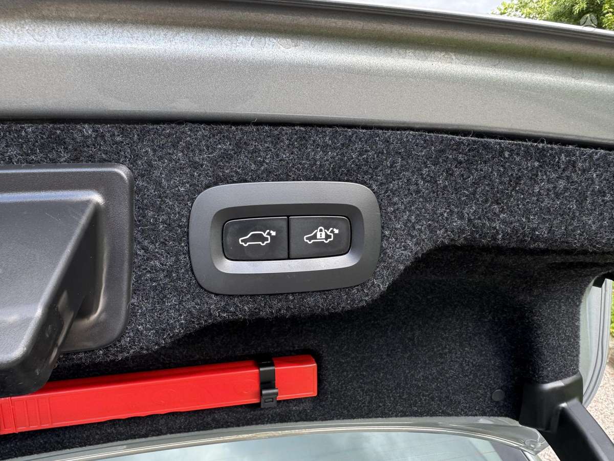Volvo S90, 2.0 l., Седан