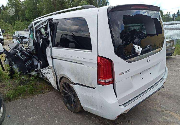 Mercedes-Benz EQV по частям