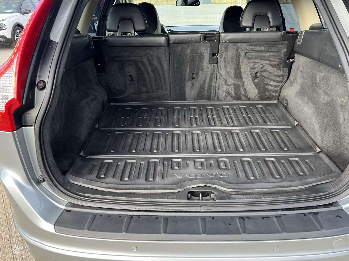 Volvo XC60, 2.4 l., off-road / crossover