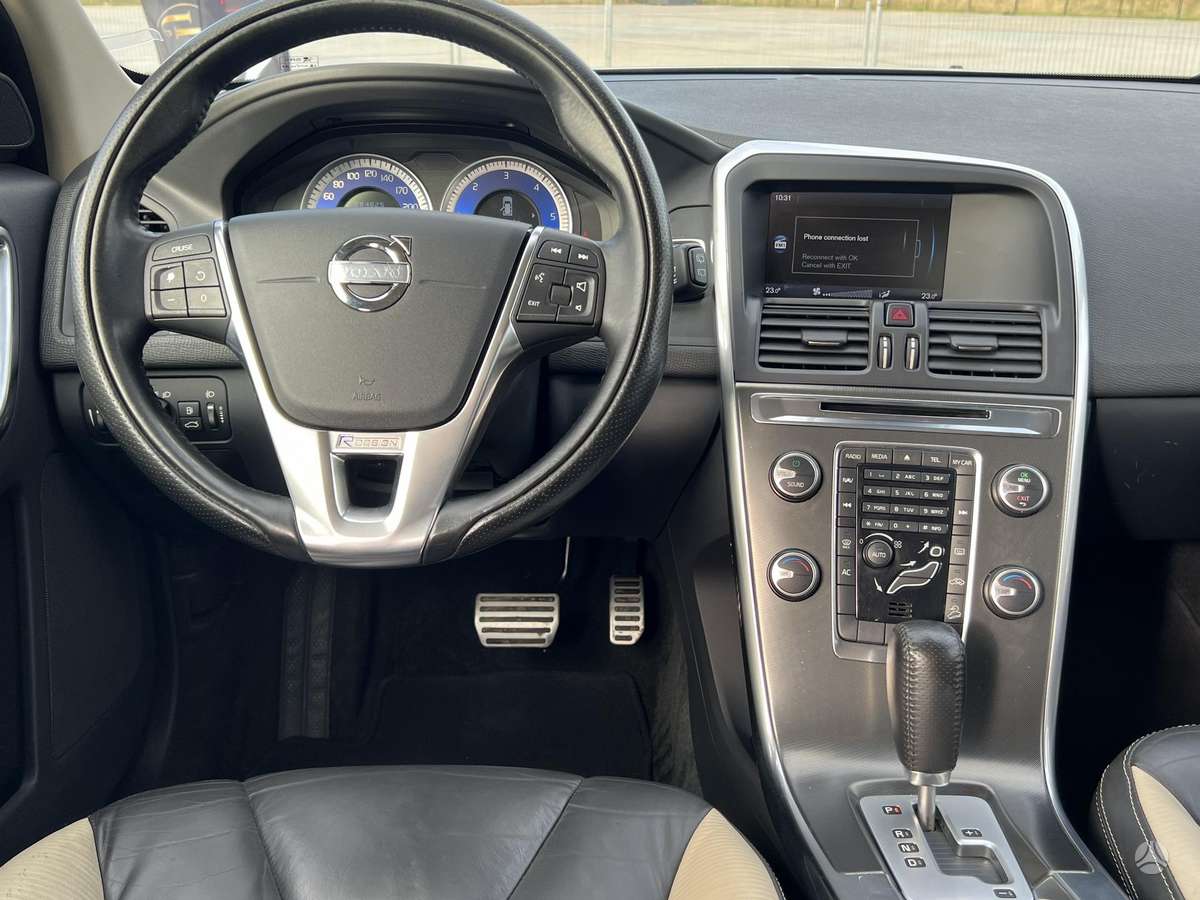 Volvo XC60, 2.4 l., off-road / crossover