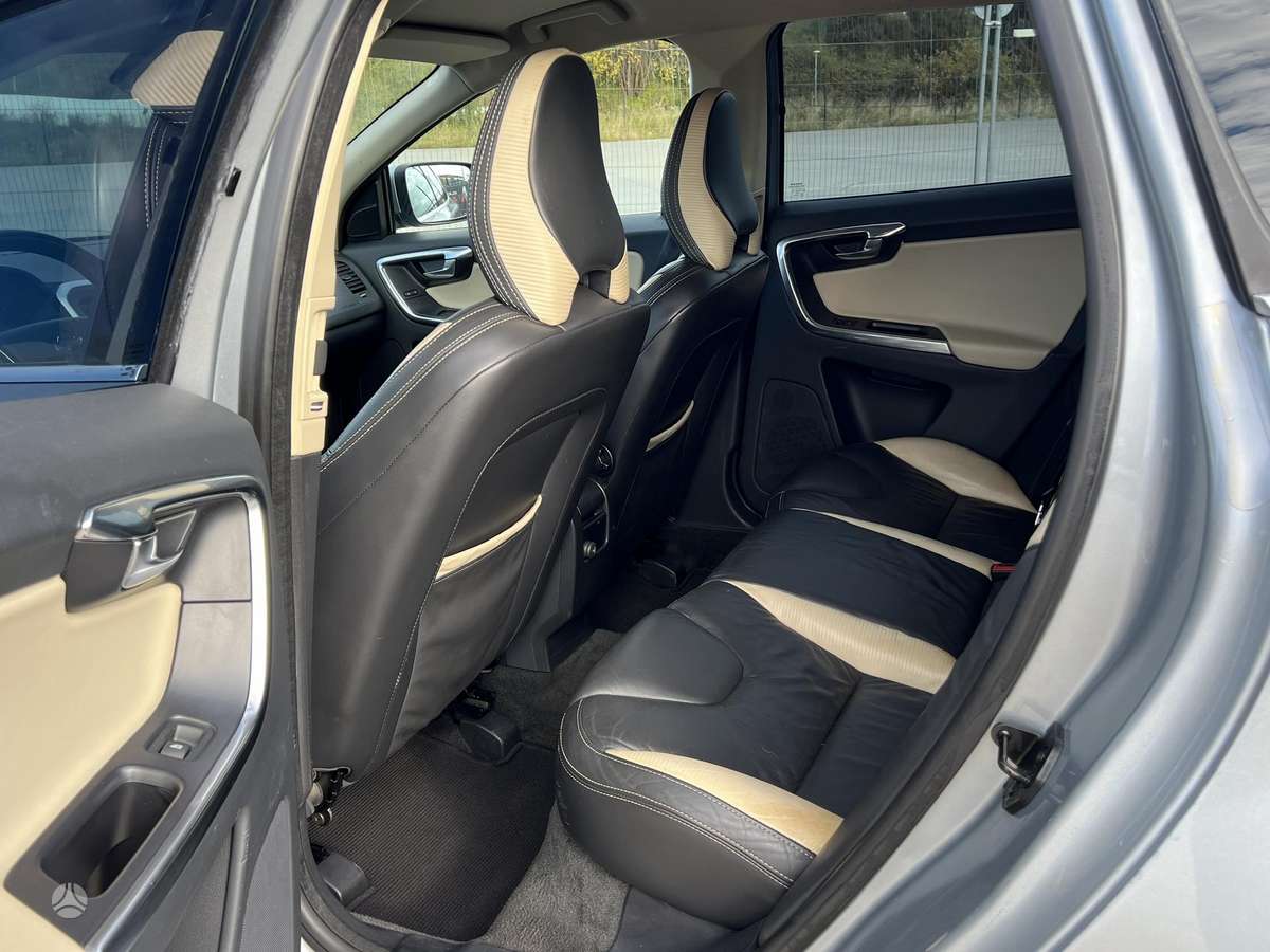 Volvo XC60, 2.4 l., off-road / crossover