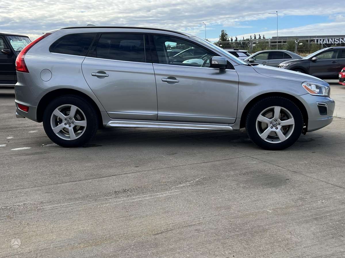 Volvo XC60, 2.4 l., off-road / crossover