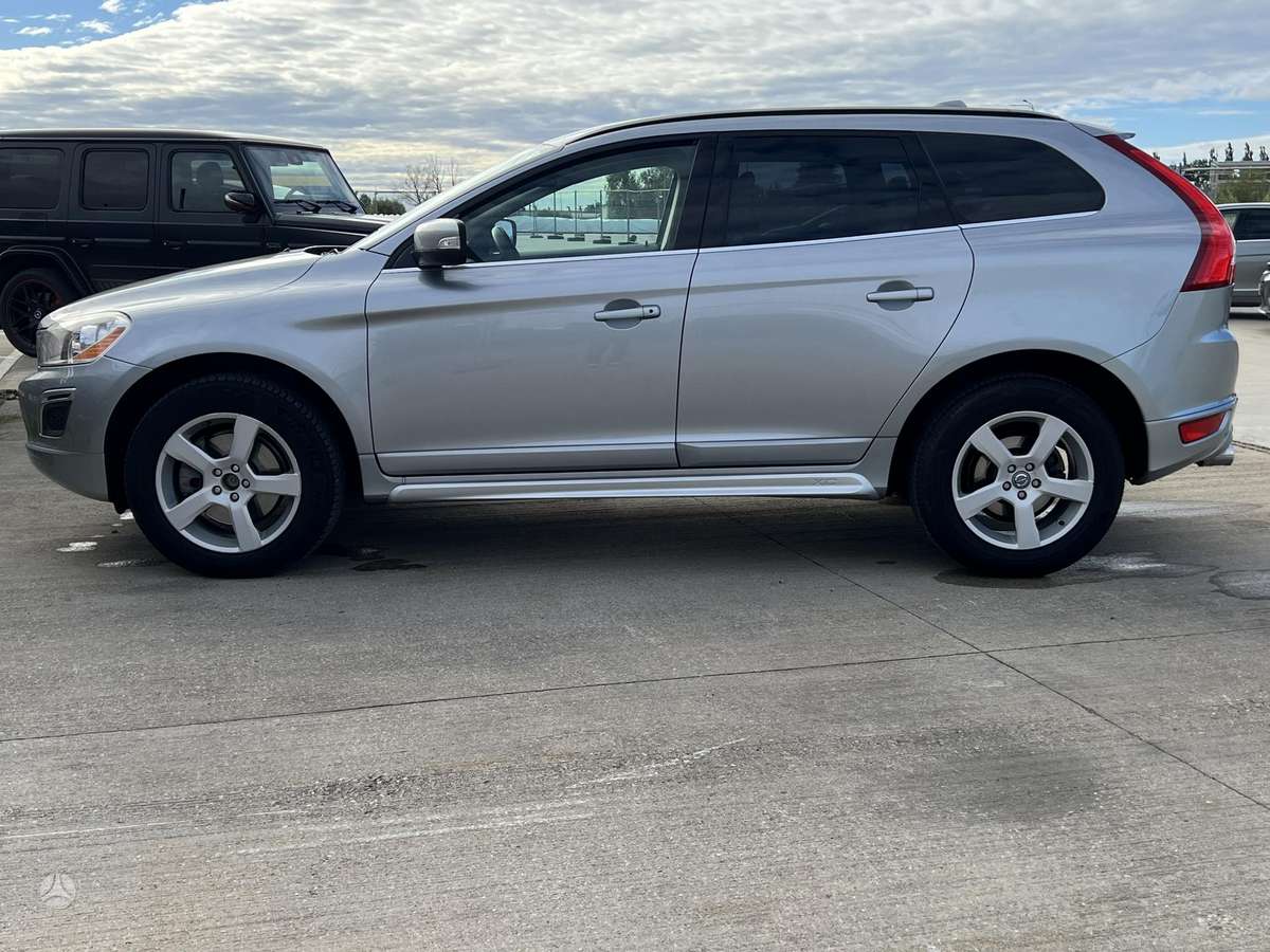 Volvo XC60, 2.4 l., off-road / crossover
