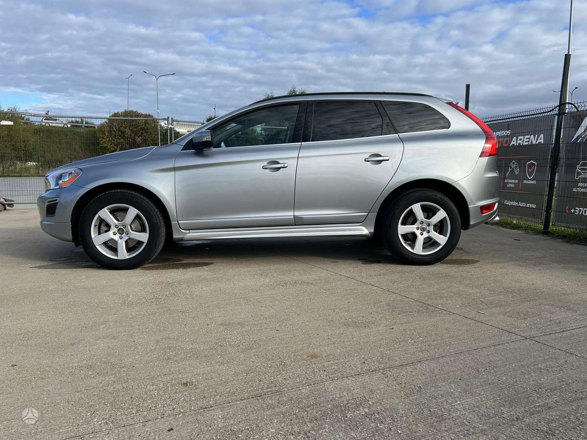 Volvo XC60, 2.4 l., off-road / crossover