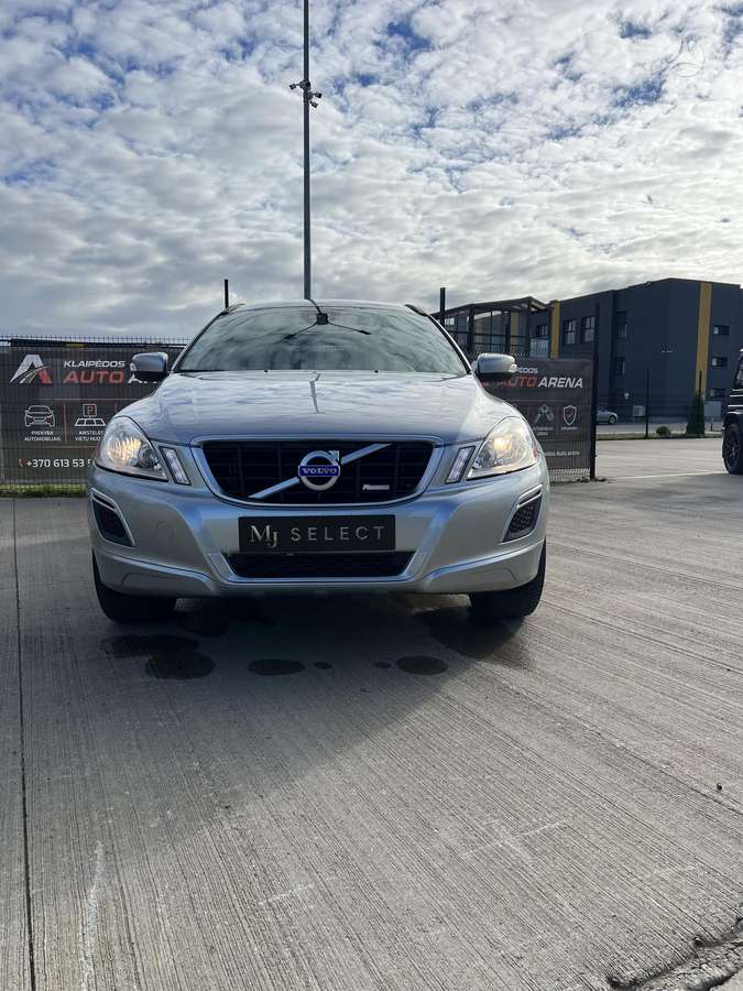Volvo XC60, 2.4 l., off-road / crossover