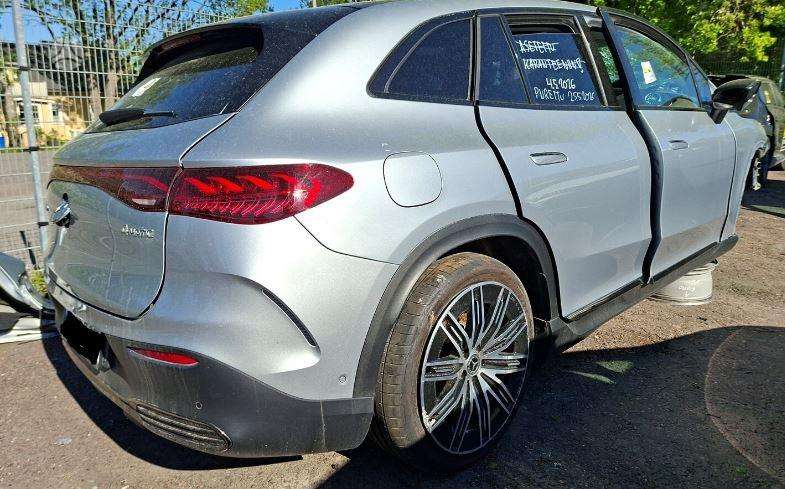 Mercedes-Benz EQE по частям